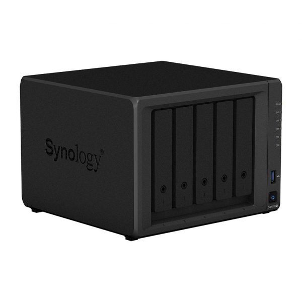 Synology-DS1520+ linksvoor